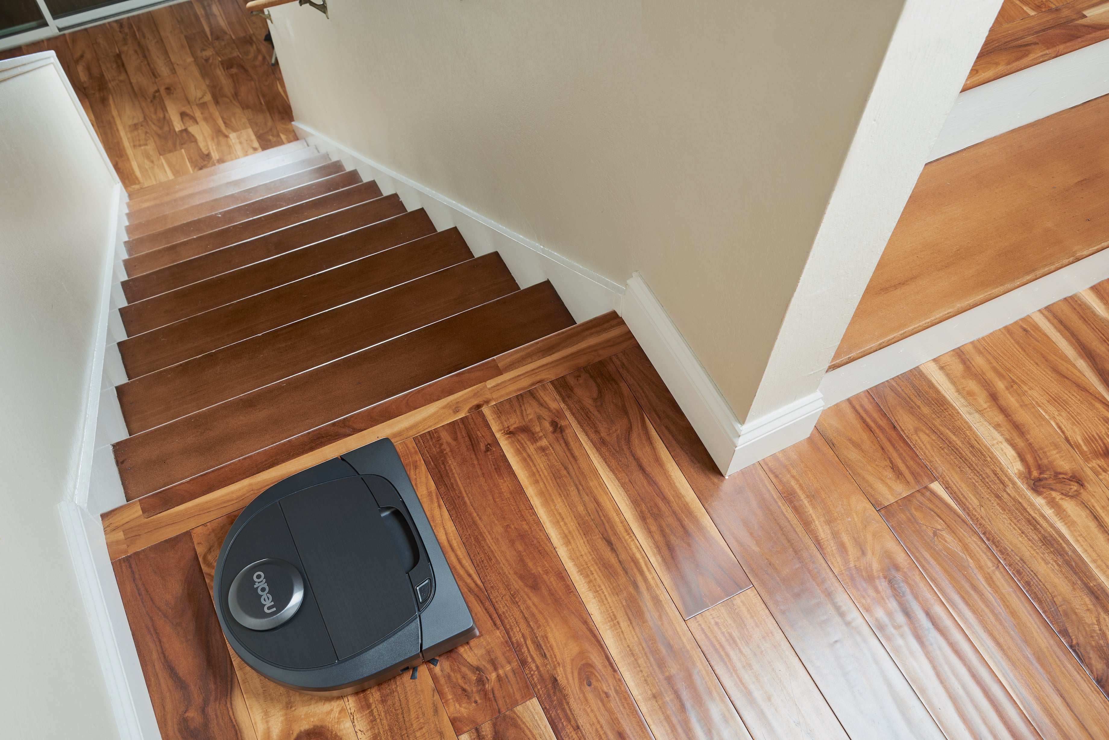 Neato D6 Robot Vacuum