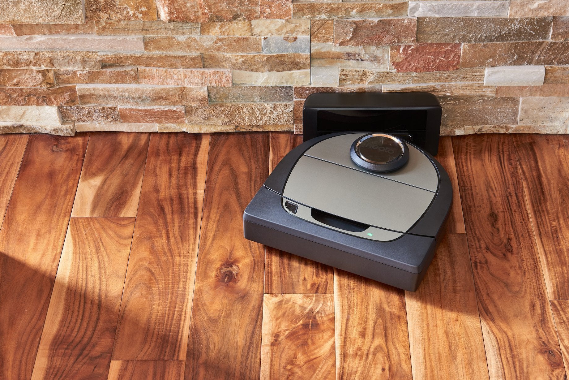 Neato D7 Robot Vacuum