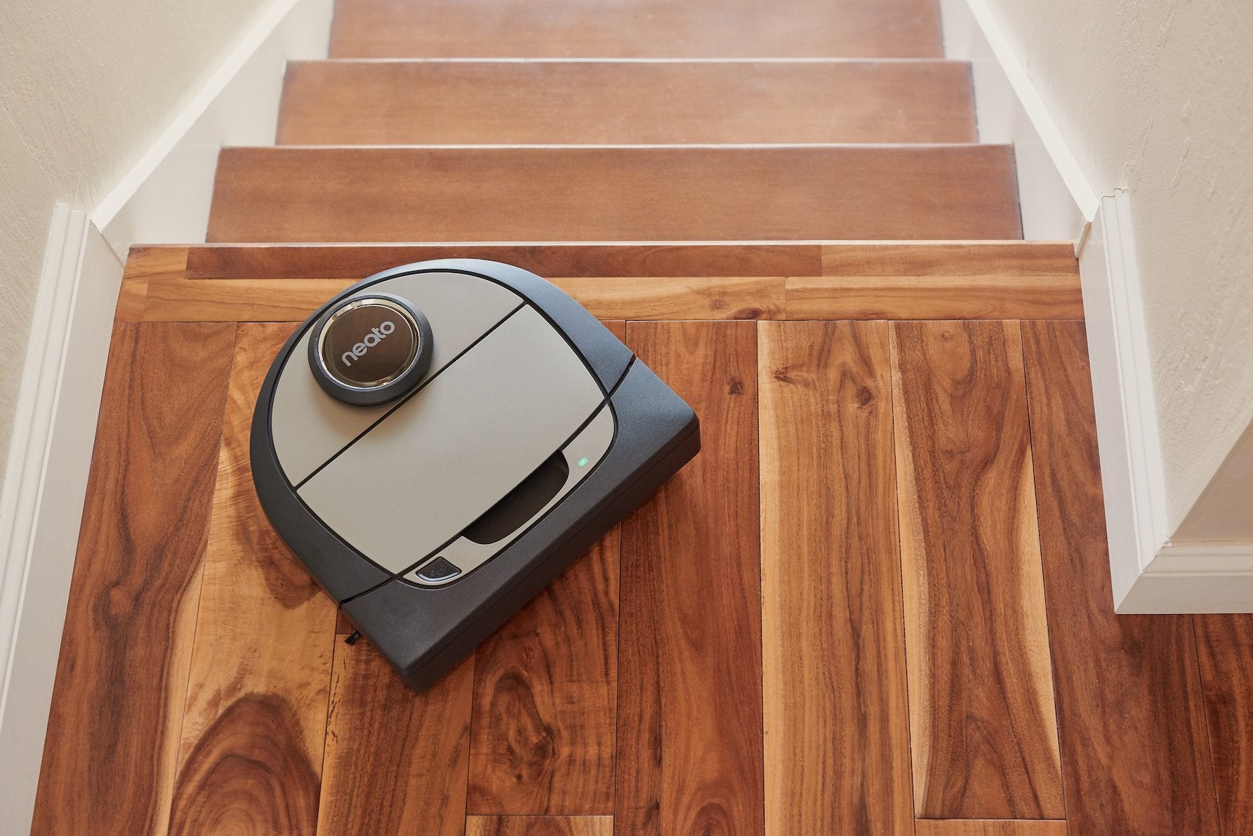 Neato D7 Robot Vacuum